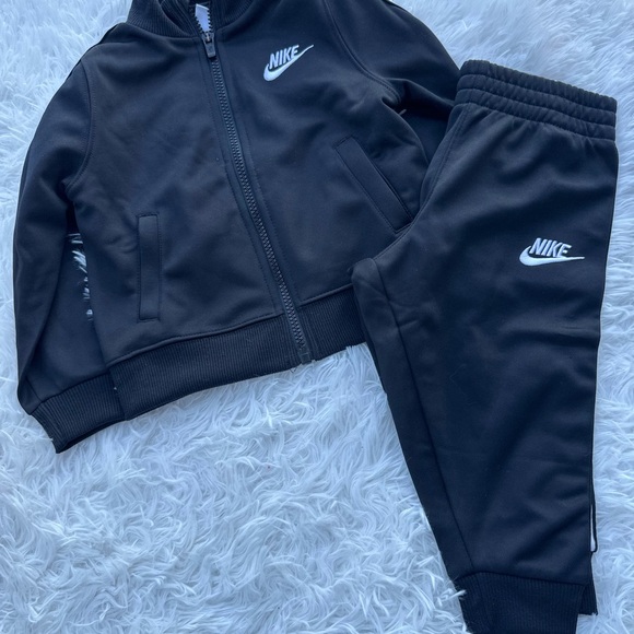 Nike Kids Black Tracksuit Set New - Picture 4 of 7